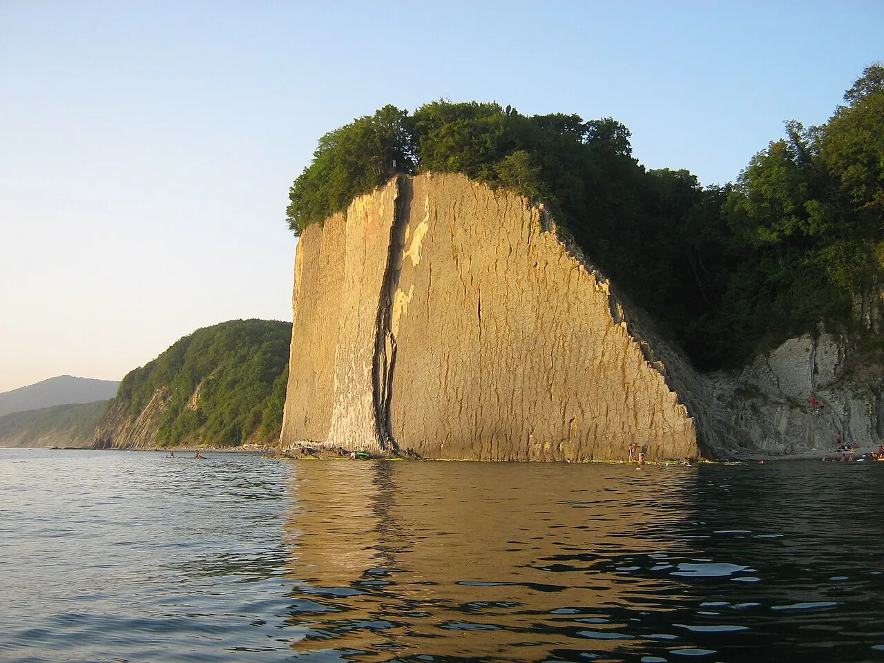 Скала Киселёва — вид с моря