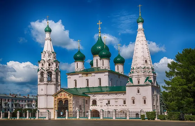 Церковь Ильи Пророка и центральные площади — Ярославль
